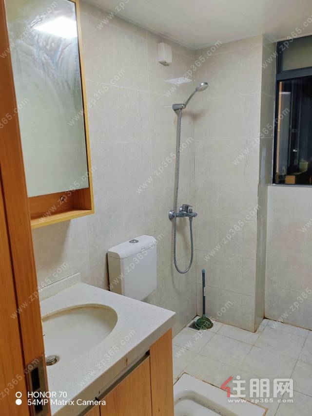 闹市中的寂静宜居**