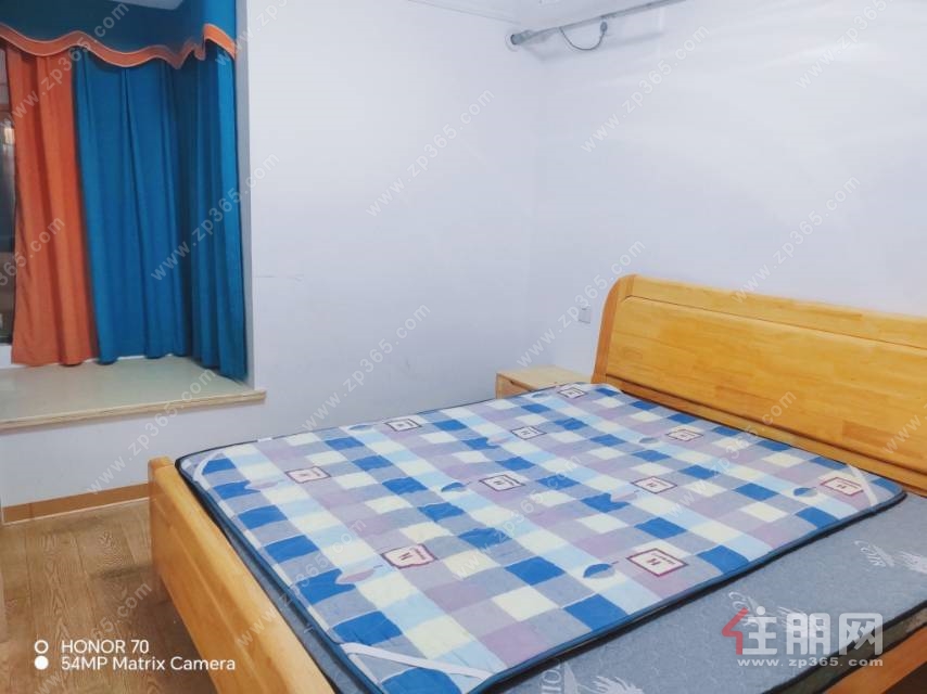 闹市中的寂静宜居**