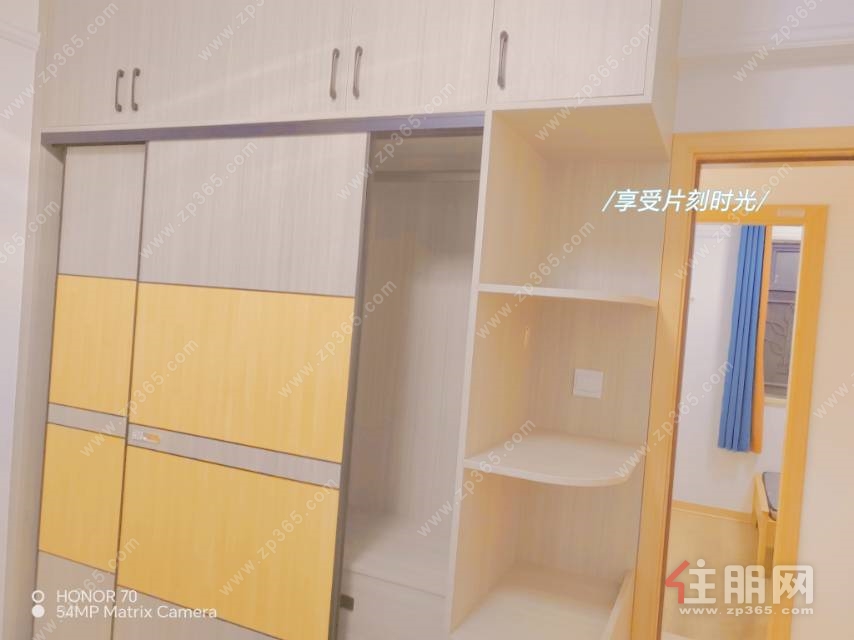 闹市中的寂静宜居**