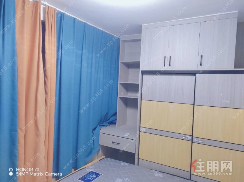 闹市中的寂静宜居**