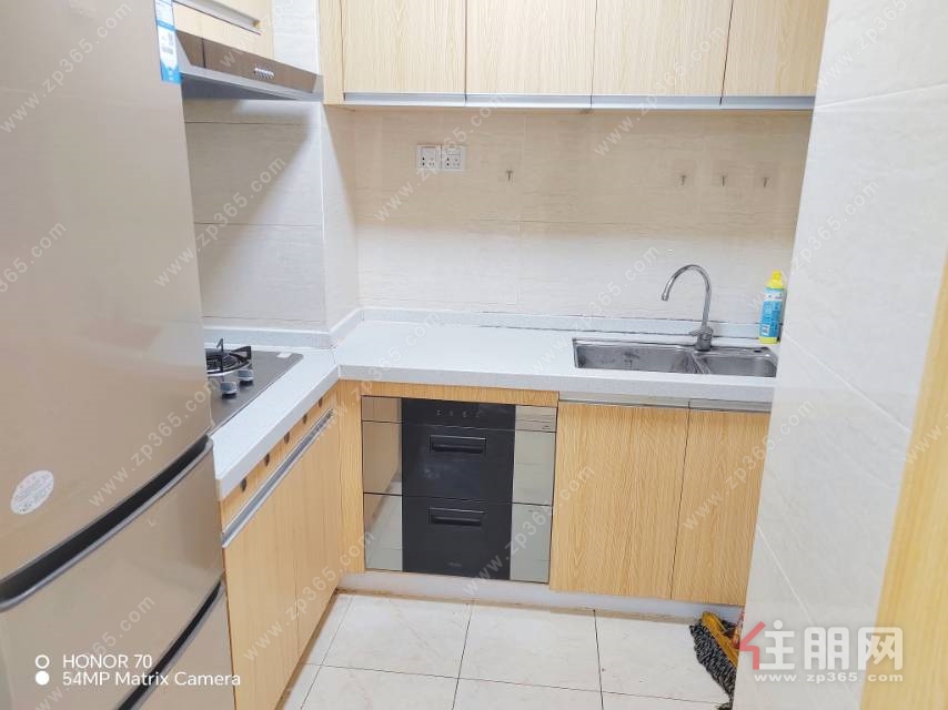 闹市中的寂静宜居**