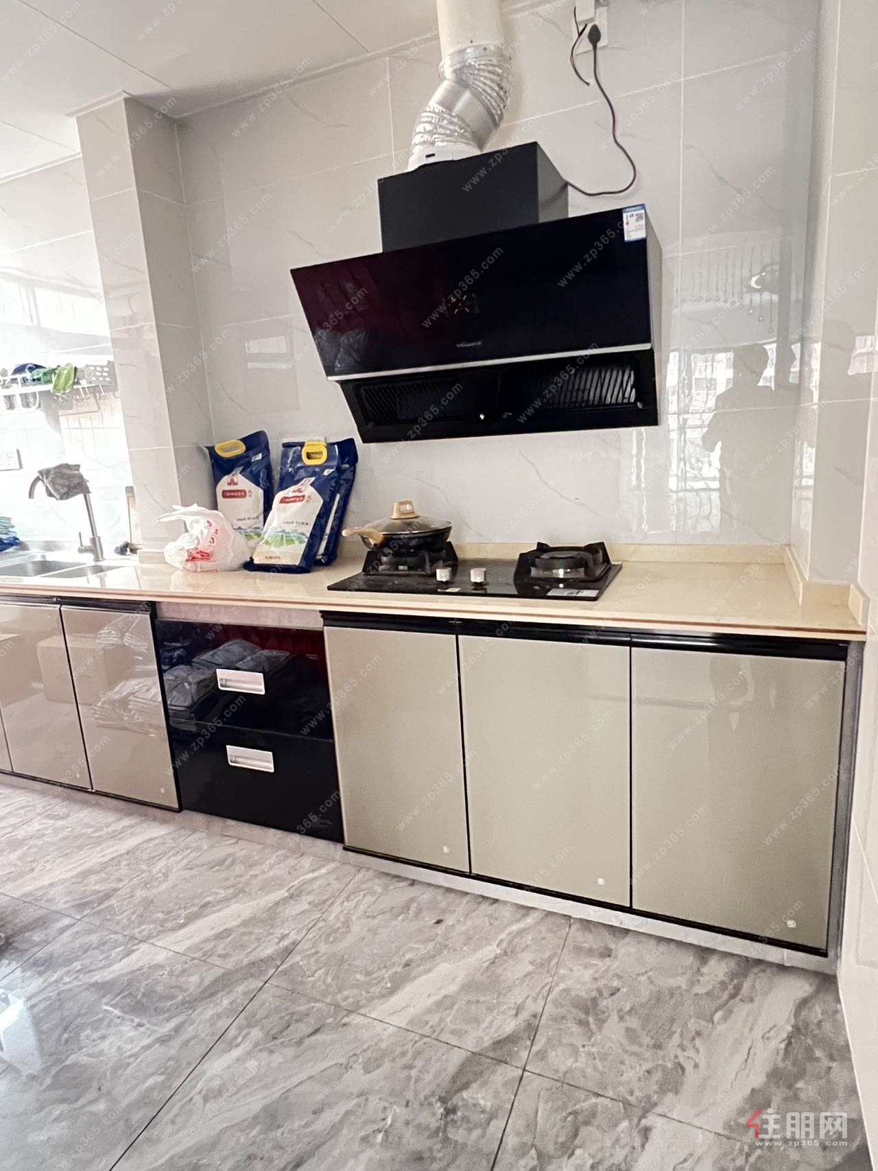 位置好，交通方便，购物靠近万达，