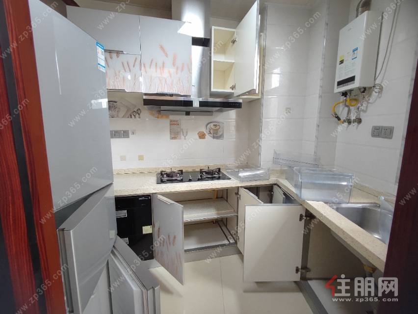航洋城，地铁口，精装3房 随时可看