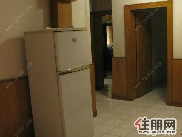 阳光花园旁五里桥小区2楼2室一厅带家具家电带车库仅租1100