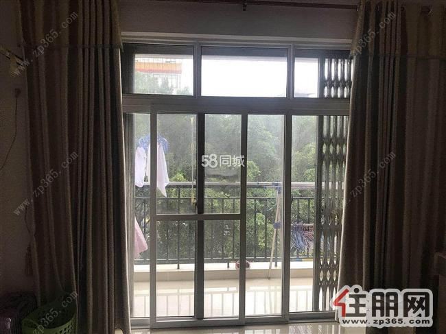 繁华商业街附近,家具家电齐全,拎包入住