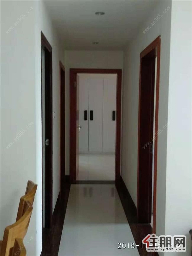 新世纪广场旁大三房家具家电齐全,拎包入住