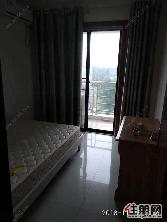 新世纪广场旁大三房家具家电齐全,拎包入住