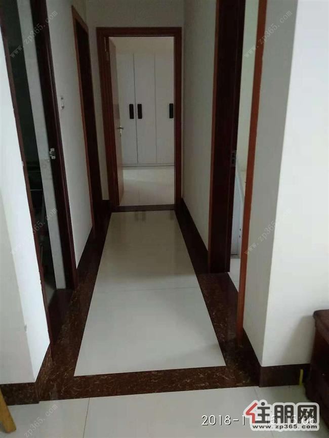 新世纪广场旁大三房家具家电齐全,拎包入住