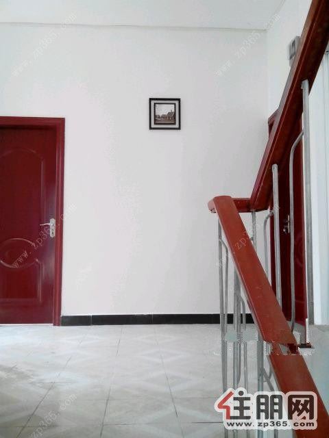 市中心北部湾800元新装修大单间(押一付一)免费上网(个人)