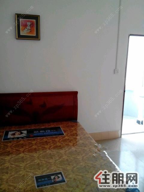 市中心北部湾800元新装修大单间(押一付一)免费上网(个人)