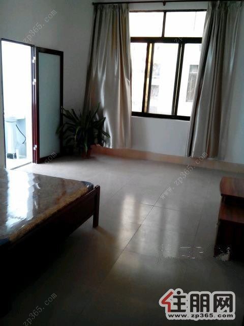 市中心北部湾800元新装修大单间(押一付一)免费上网(个人)