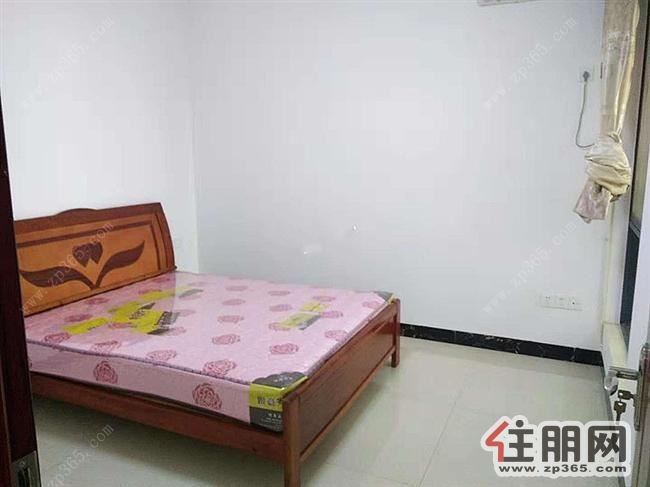 新世纪广场旁,政府办公区域,交通便利