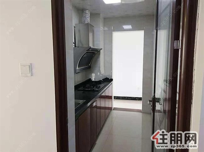 新世纪广场旁,政府办公区域,交通便利