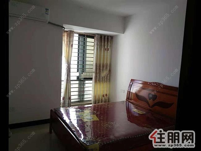 新世纪广场旁,政府办公区域,交通便利