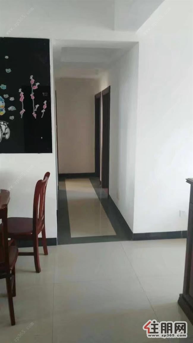 中地.滨江国际高层住宅,精装修,配备家电家具,拎包可入住。