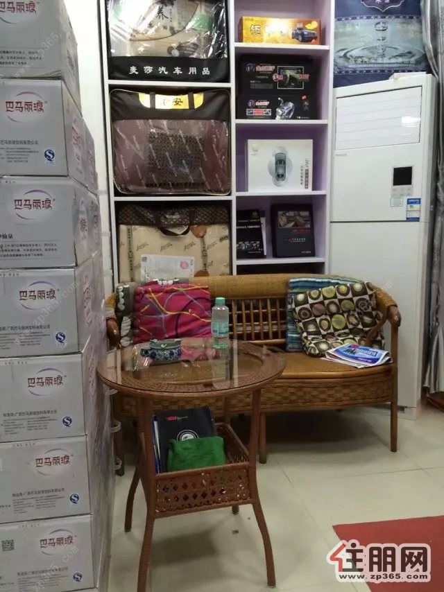 旺铺转让!!铺面位于小区大门口边上位置,三个门面,T字路口,七字角,两面光,人流