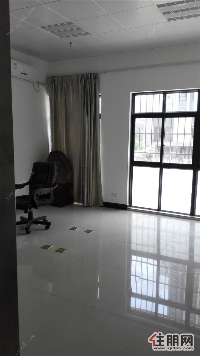 临街门面2楼整层出租