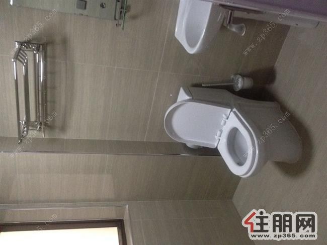 万汇广场80平2房一厅一卫新精装修家电家具齐全2000/月电话18677998044小张