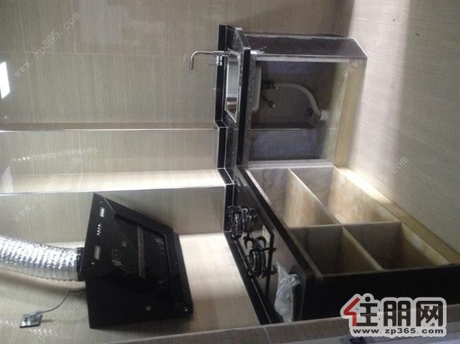 万汇广场80平2房一厅一卫新精装修家电家具齐全2000/月电话18677998044小张