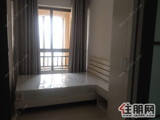 万汇广场80平2房一厅一卫新精装修家电家具齐全2000/月电话18677998044小张