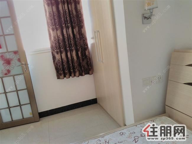 唐人街温馨小两房1300元