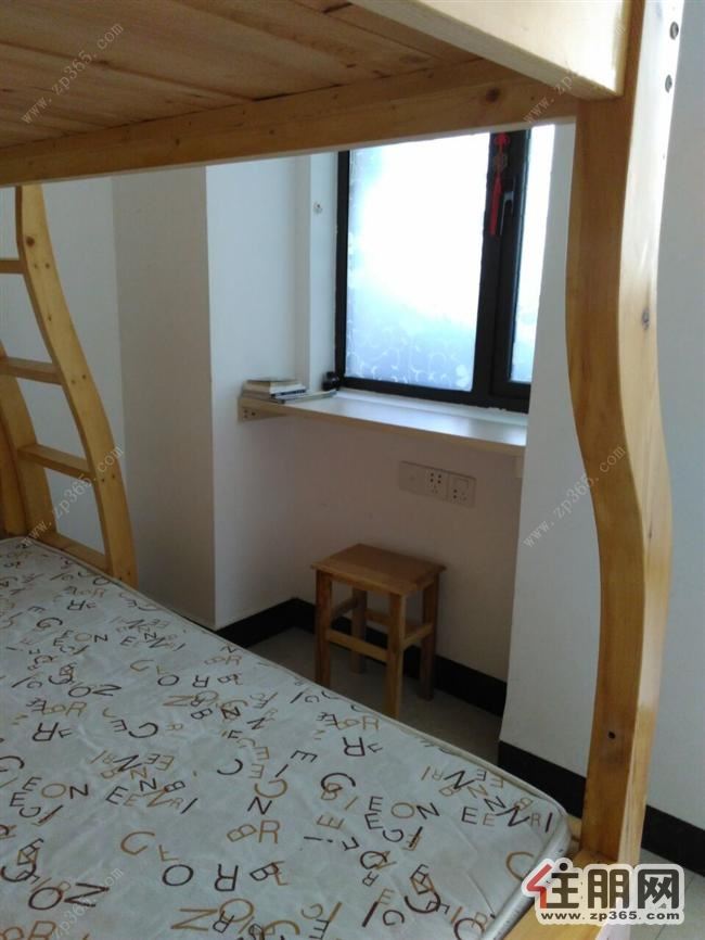 唐人街温馨小两房1300元