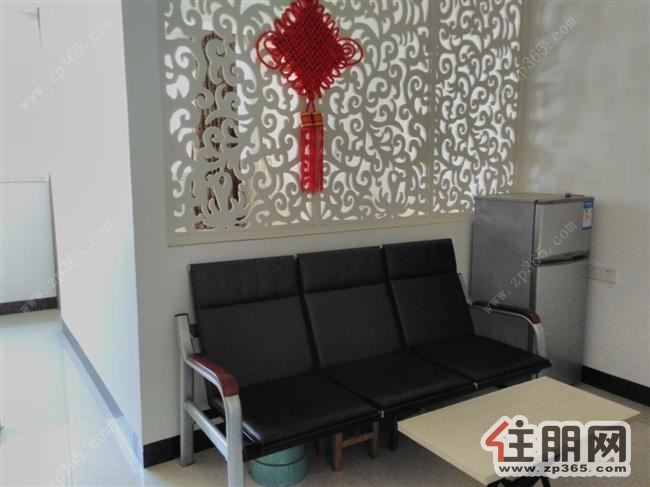 唐人街温馨小两房1300元