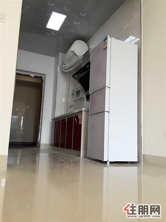 河东中央美地彩虹城1室1厅1卫42平米精装,月租2200元