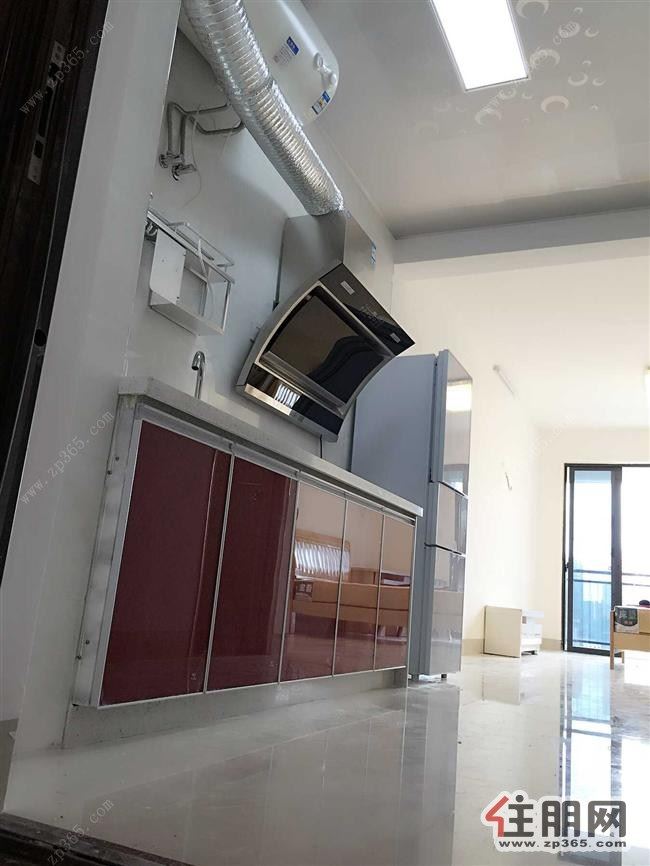 河东中央美地彩虹城1室1厅1卫42平米精装,月租2200元