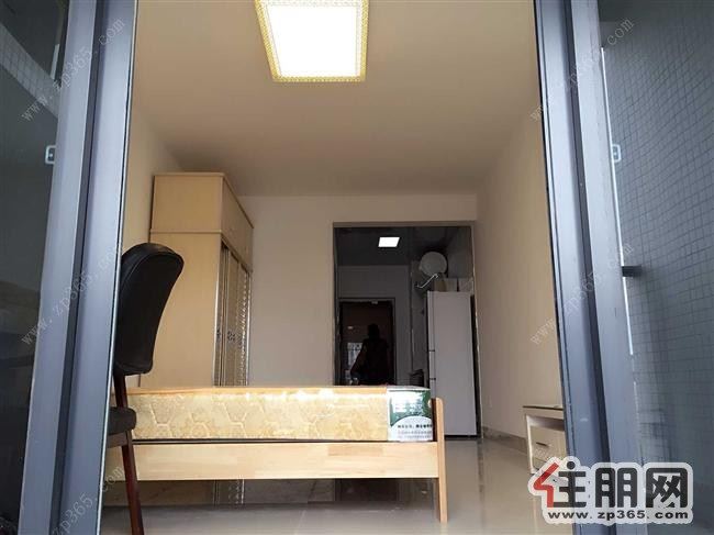 河东中央美地彩虹城1室1厅1卫42平米精装,月租2200元