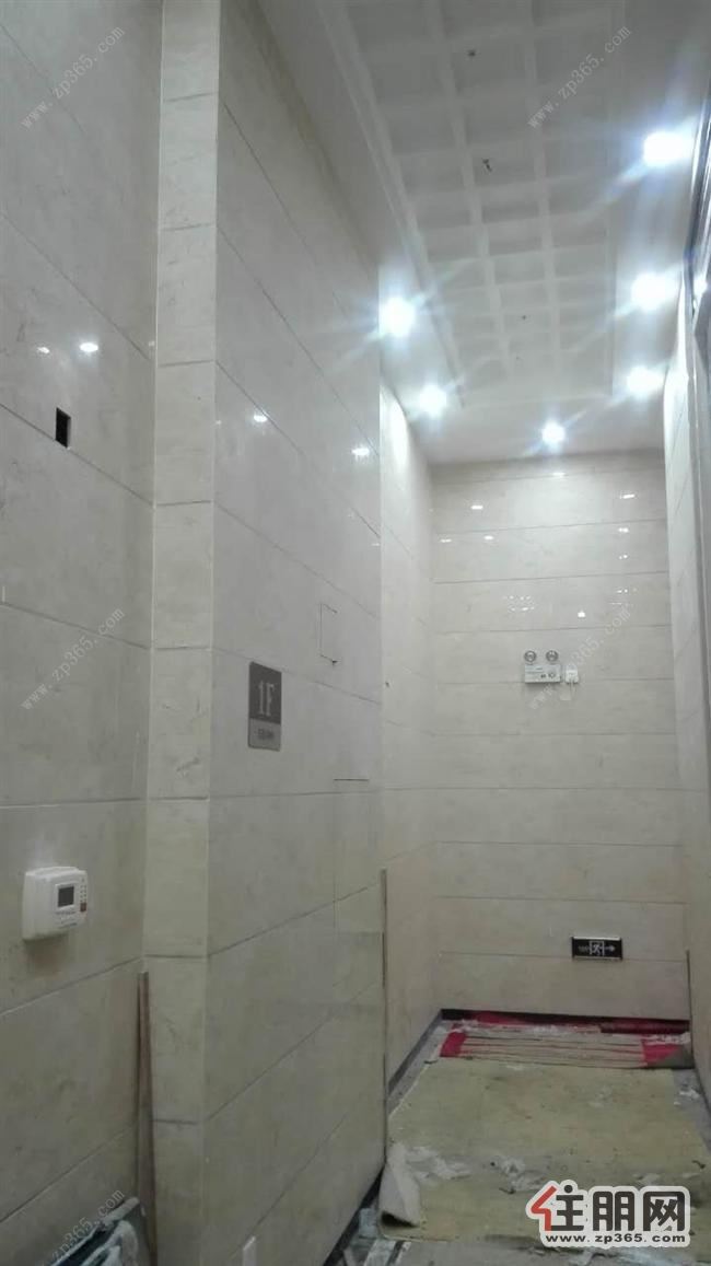 出租会展中心附近--丰泽SOHO办公楼(一线会展民歌湖景观)