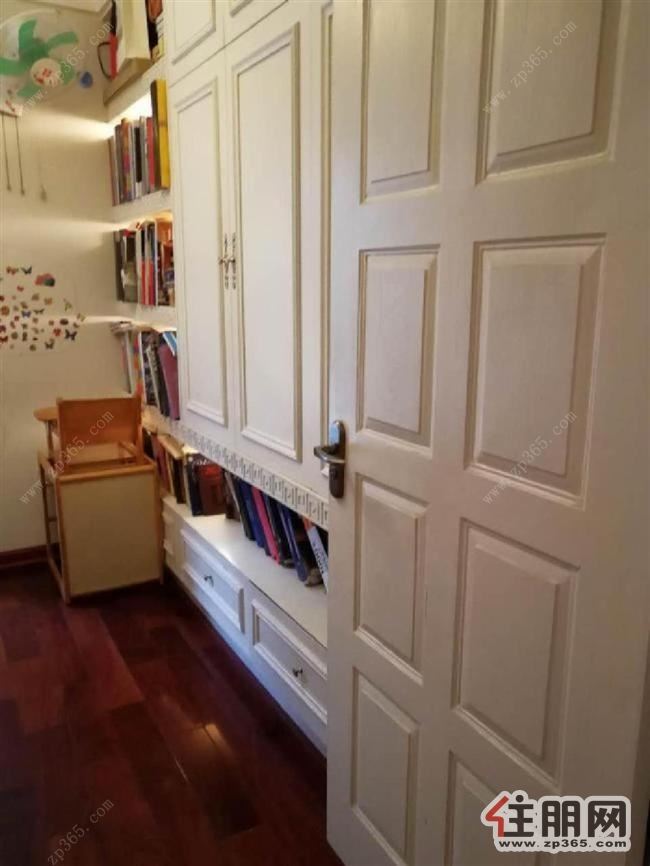 东盟商务区三房拎包入住莱茵湖畔