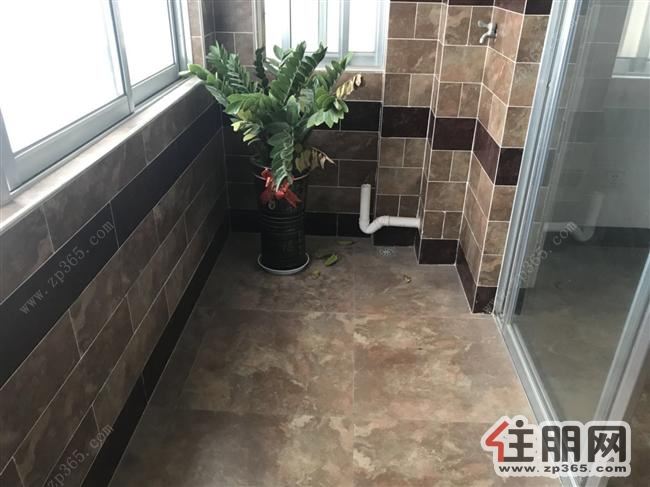 荣宝华商城3房2厅出租办公