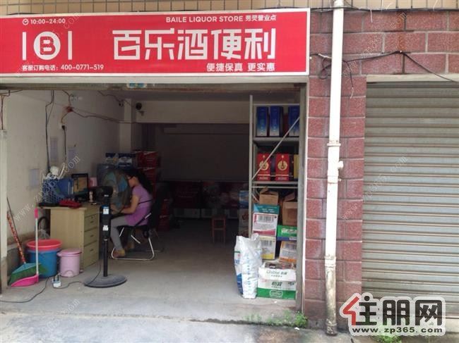 出售独立车库一间,(秀灵路30号宏腾苑小区5栋10库)小区有保安24小时值班,治安很好,环境优。所在位置为大学商圈,交通方便,此车库通电,可用来存货、棋牌室、停放车辆等。目前已经出租,购买后可以立即收租金。有意者请于本人联系。