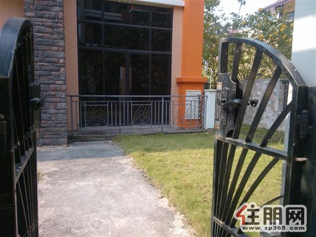 泰国城,联排别墅出售,带一车位,送100平米地下