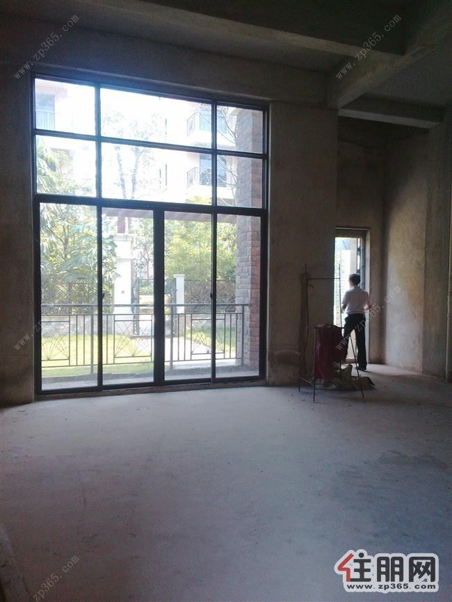 泰国城,联排别墅出售,带一车位,送100平米地下