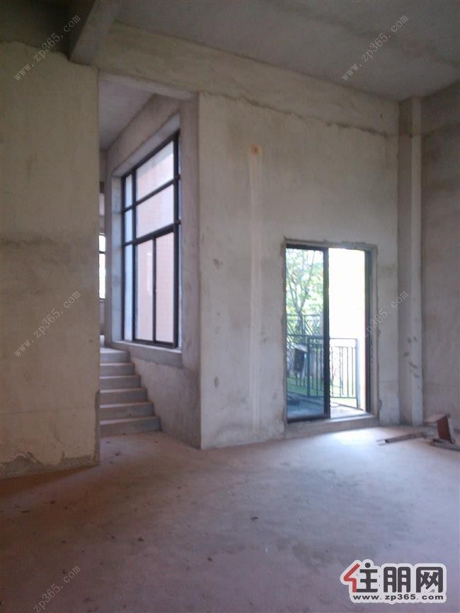 泰国城,联排别墅出售,带一车位,送100平米地下