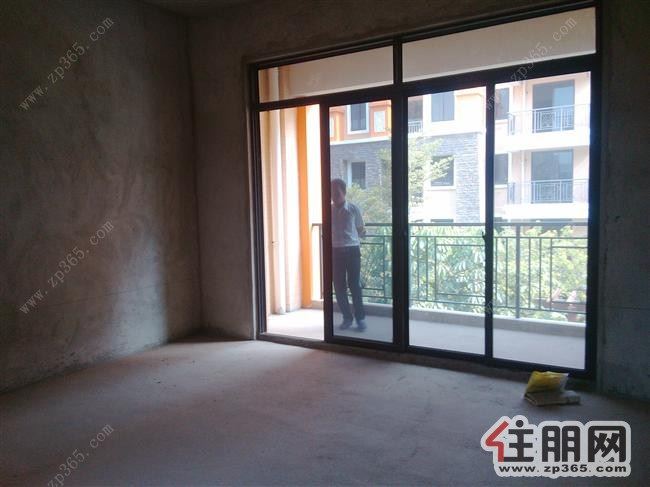 泰国城,联排别墅出售,带一车位,送100平米地下