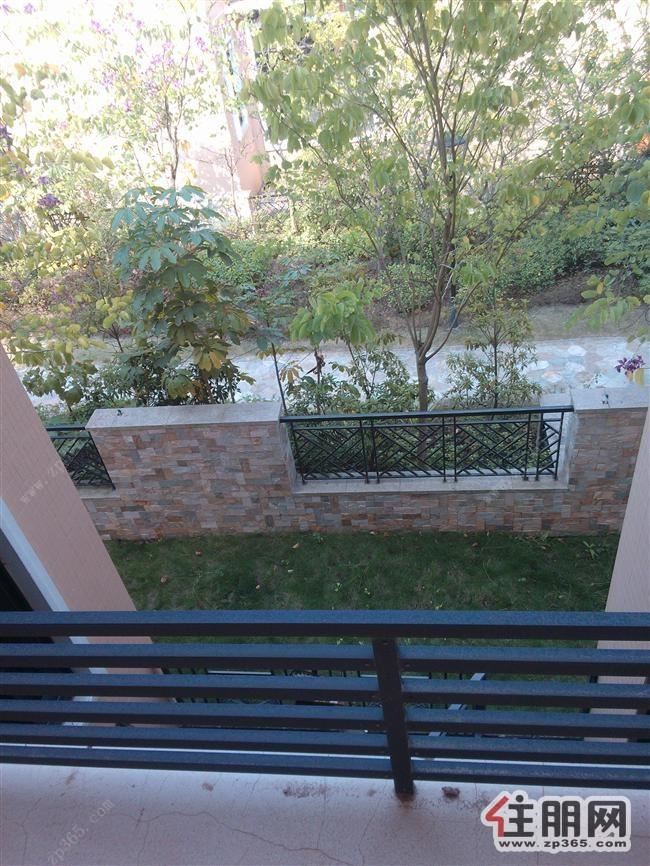 泰国城,联排别墅出售,带一车位,送100平米地下