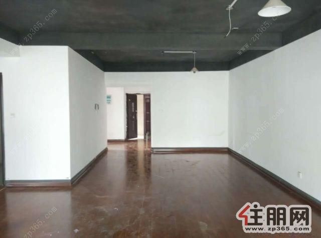 刚精装修长湖景苑大4房180平,配齐空调