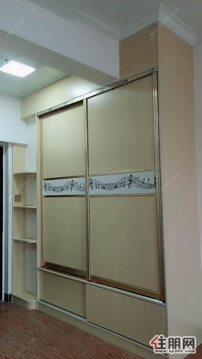 中央广场,***房,全新家具家电齐全,首租,有钥匙随时可以看房,免费WiFi