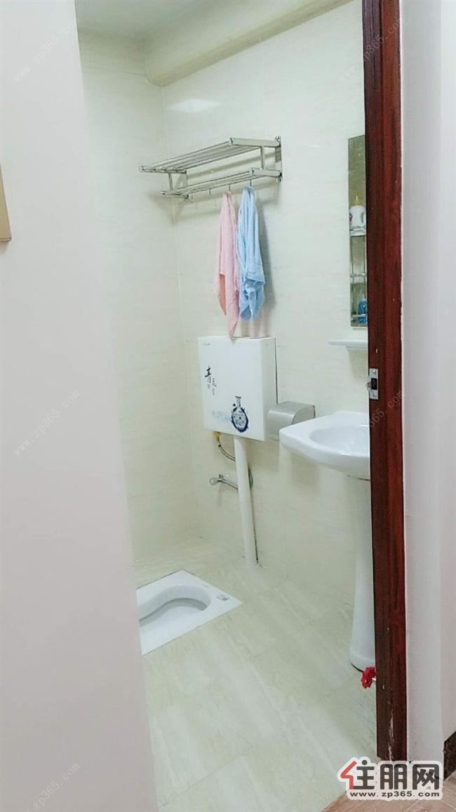 中央广场,***房,全新家具家电齐全,首租,有钥匙随时可以看房,免费WiFi