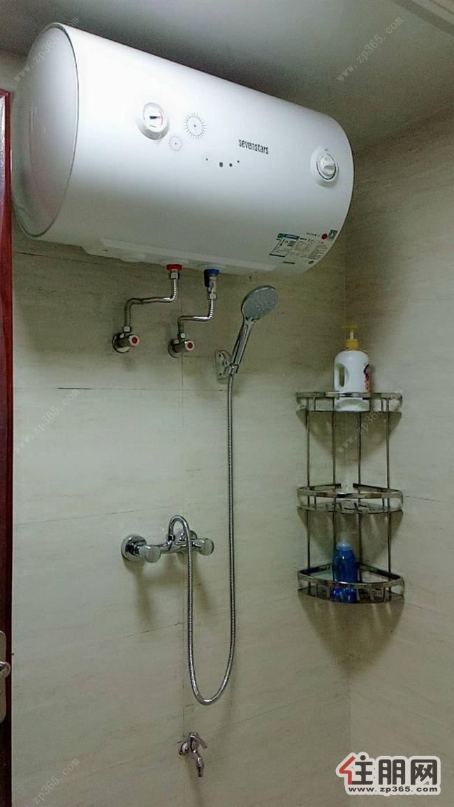 中央广场,***房,全新家具家电齐全,首租,有钥匙随时可以看房,免费WiFi