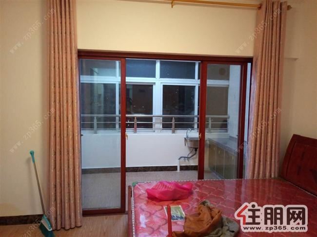 中央广场,***房,全新家具家电齐全,首租,有钥匙随时可以看房,免费WiFi