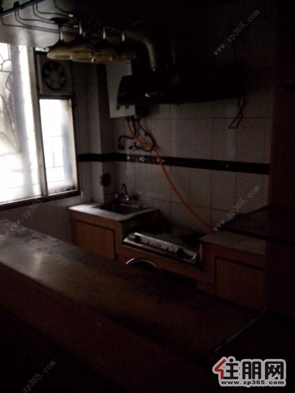 东门商住楼3室2000元一月中装修