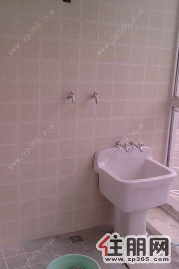 蓝色港湾1室1厅精装修1500一月