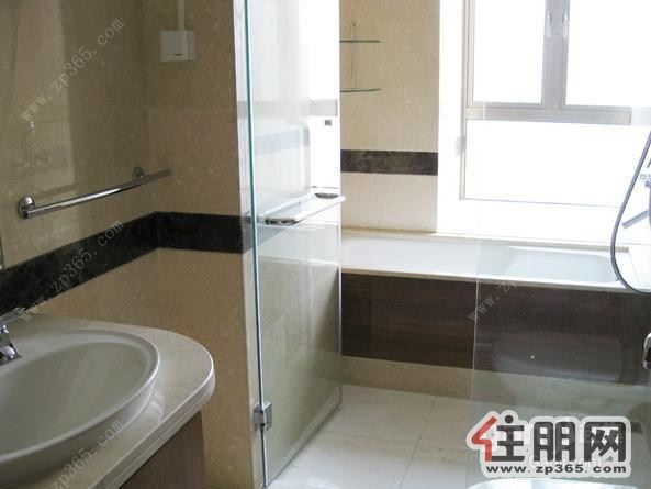 业主自住房,室内装修保养新!