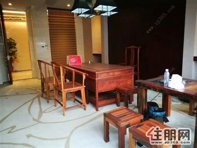 教育路，南湖名都1100平豪装拎包办公仅租120/平电梯口