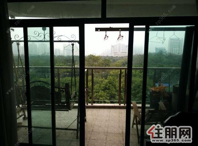 都市绿洲4500元4室2厅2卫中装