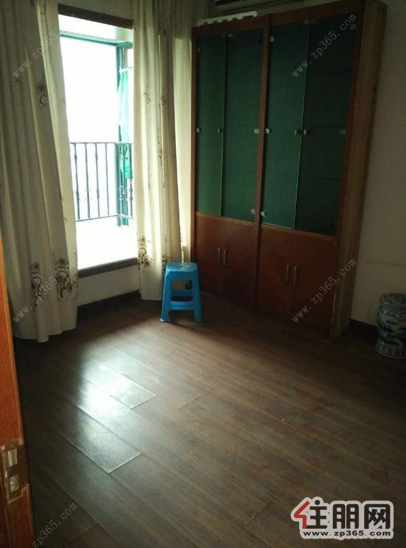 都市绿洲4500元4室2厅2卫中装